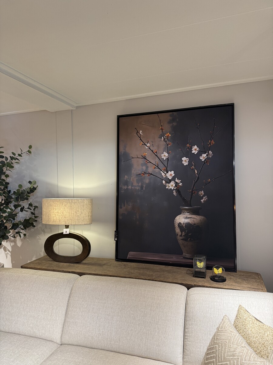 Canvas print - Vaas met kersenbloesem dark interior
