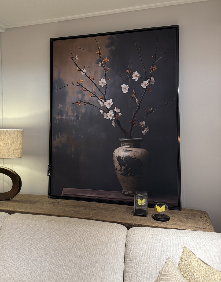 Canvas print - Vaas met kersenbloesem dark interior