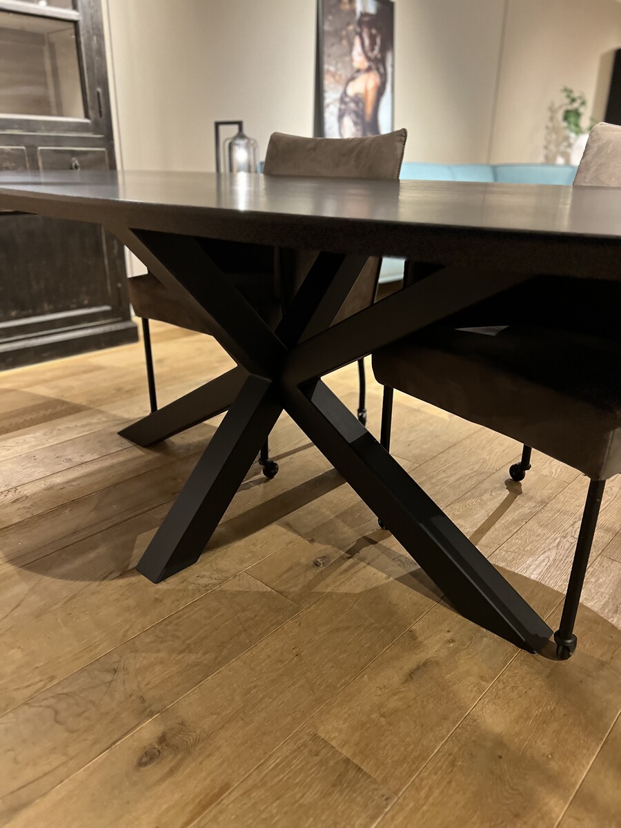 Eetkamertafel Deens ovaal 