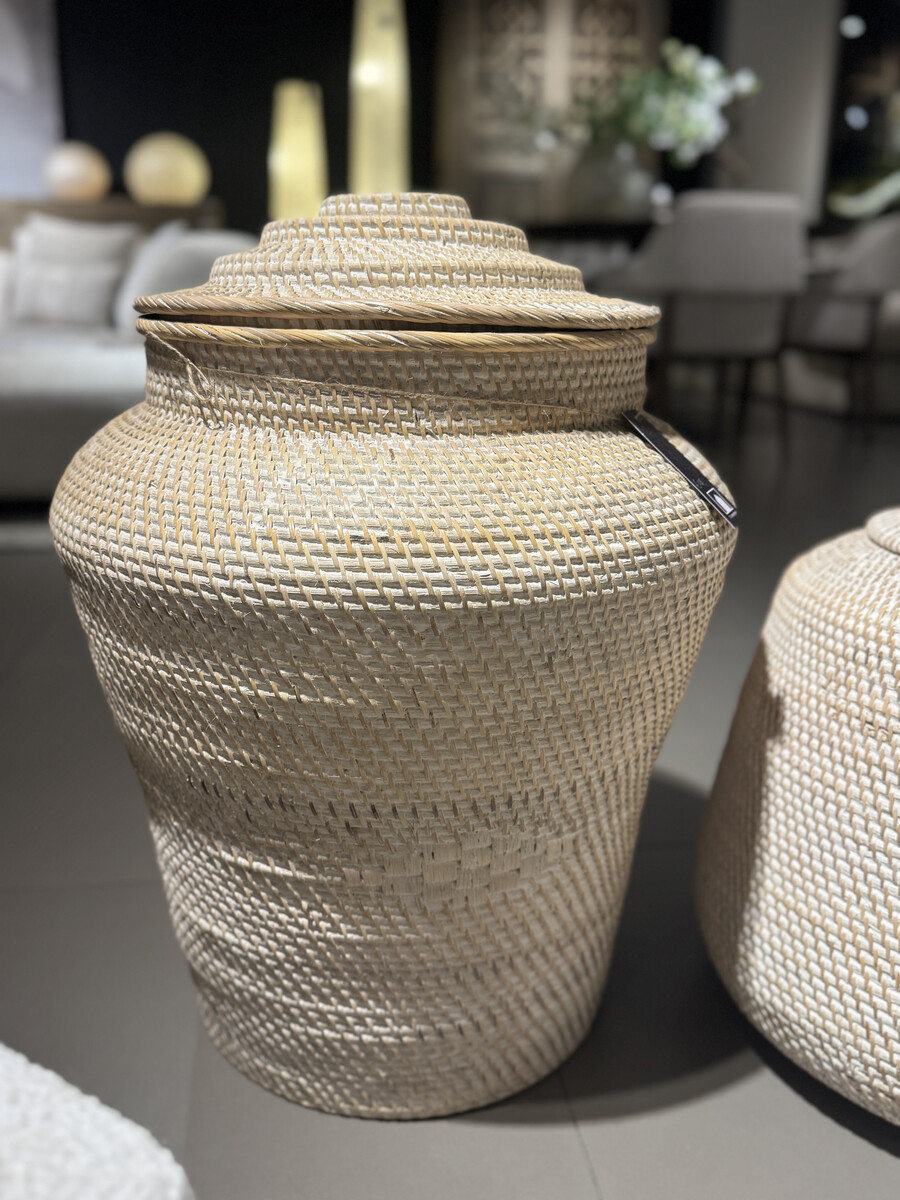 Gevlochten mand met deksel wit geverfd, size L