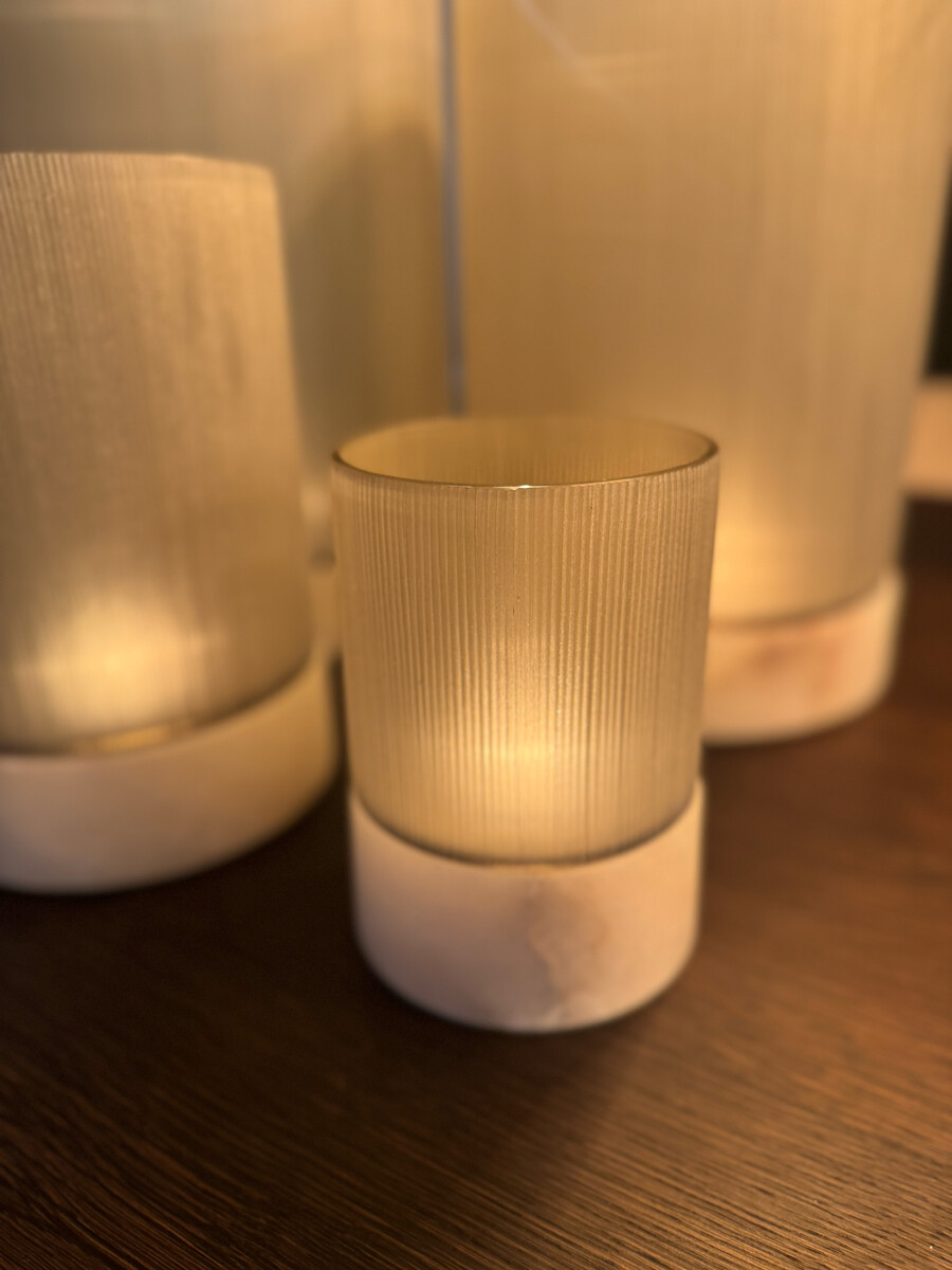 Hurricane ribbel glas en marmer voet