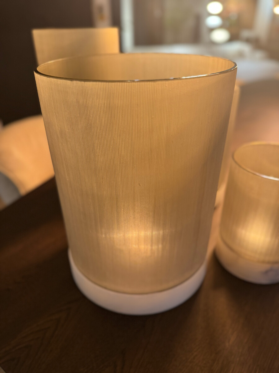 Hurricane ribbel glas en marmer voet