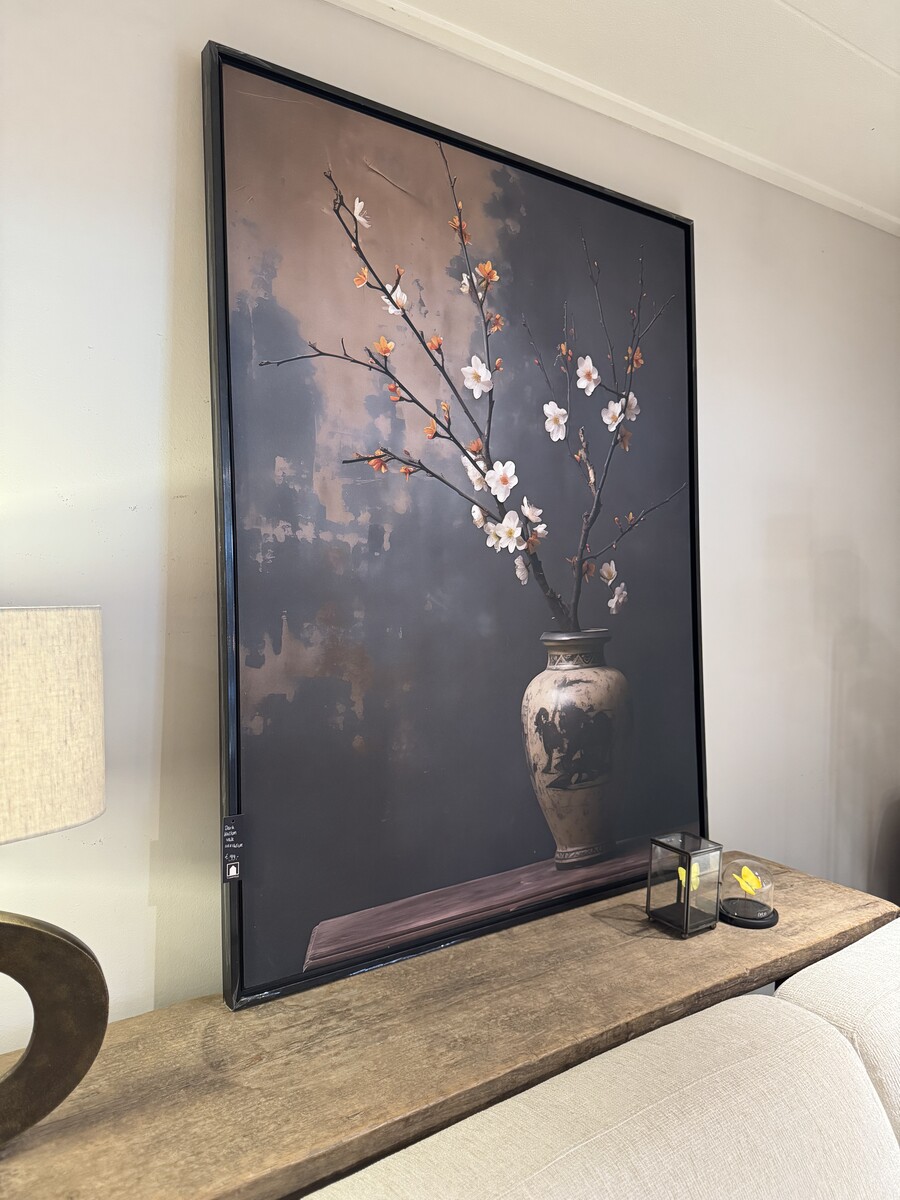 Vaas met kersenbloesem dark interior